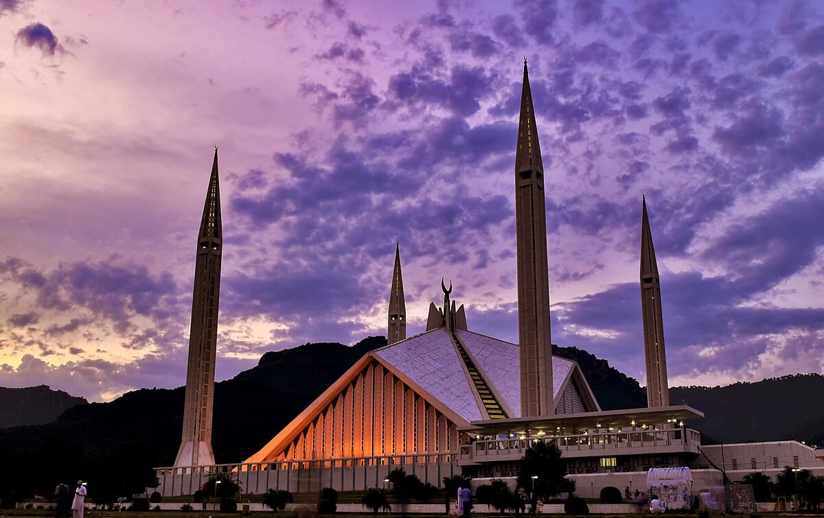 Zameen o Asman Se La Ilah Nikla